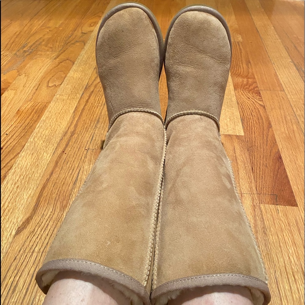 UGG  ladies size 5, sand color!